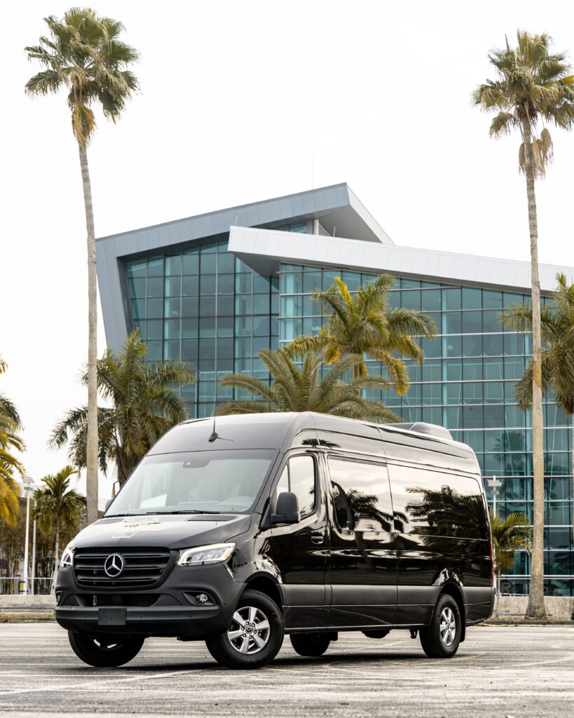 Minibus hire for your wedding: The flexible solution for your small groups 1 Minibus hire for your wedding