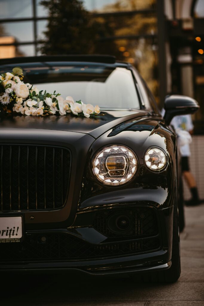 The most beautiful wedding processions: how to make your guests' arrival truly special? 3 Elegant wedding vehicle