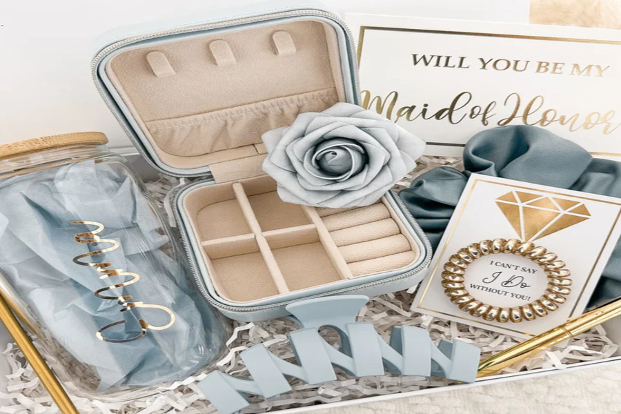 Comment choisir ses témoins et les impliquer avant, pendant et après le mariage ? 2 Cadeaux de mariage pour témoins