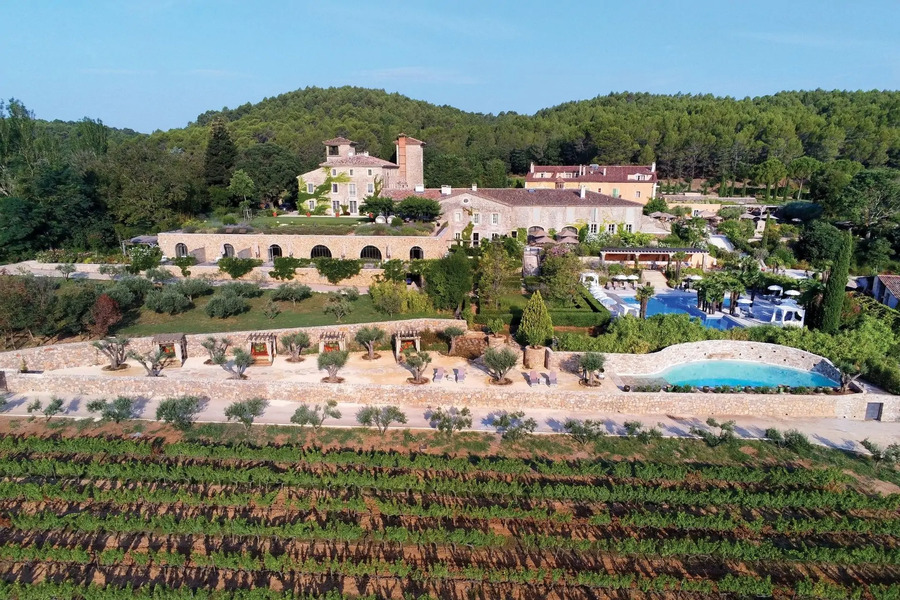 Comment organiser les navettes pour un mariage dans les vignobles du Var ? 3 Château de Berne