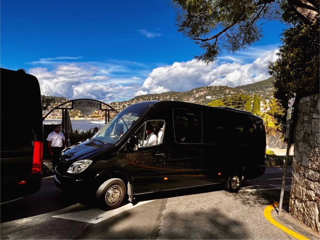 Louer autocar Minibus Villefranche sur mer Plage Passable