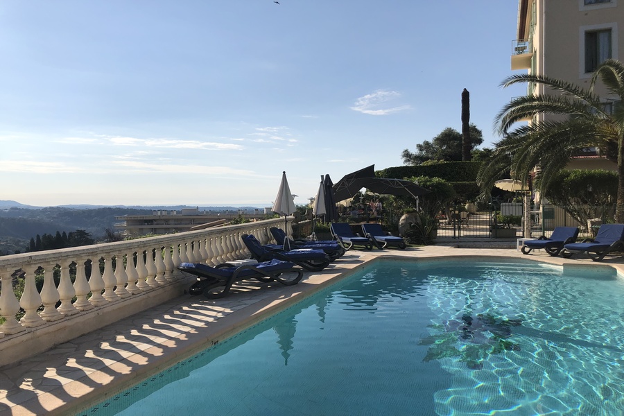 Se marier dans l'arrière-pays niçois : le défi des routes étroites et du stationnement 7 Hôtel Miramar, Vence