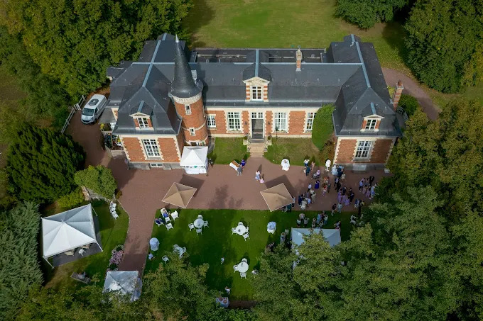 Les Flandres : Organisez votre majestueuse réception de mariage à Lille 8 Château de Prémesques, vue du ciel