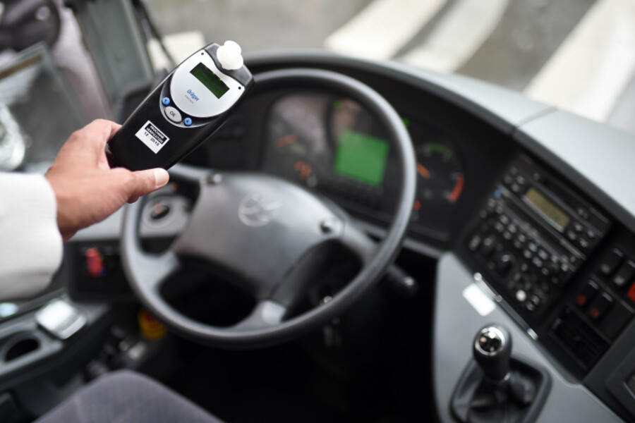 Safety & peace of mind: Everything you need to know about bus driver regulations for your wedding 1 EAD for bus drivers
