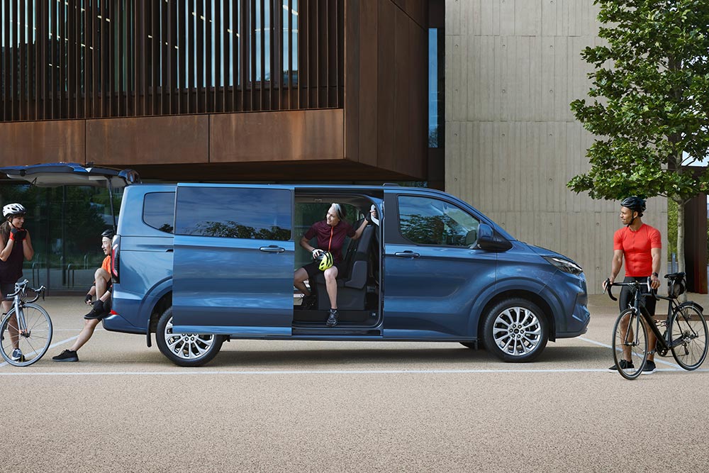 Minivans 7 places 8 Ford-Tourneo-exterieur.jpg