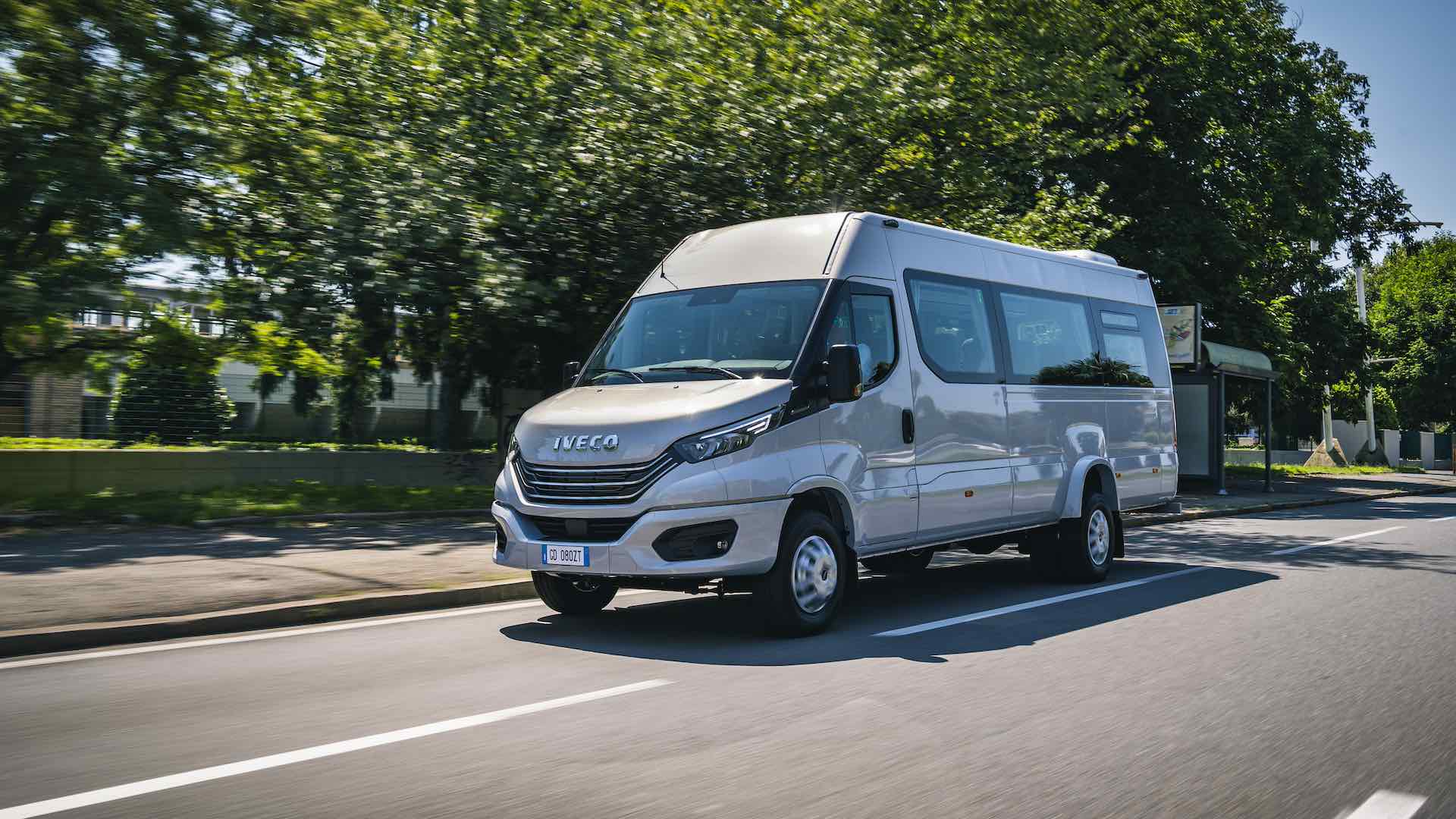 Minibus 19 places 4 Iveco-Daily-Line.jpg