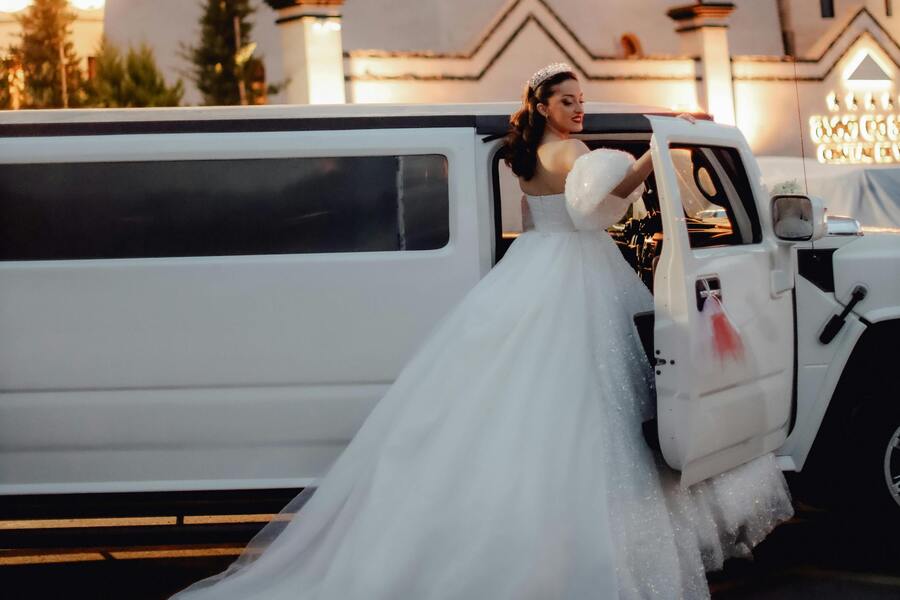 Les modèles de limousines les plus populaires pour les mariages 1 Limousine moderne mariage 1 1