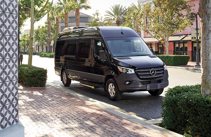 Minibus 19 places 1 Mercedes-Benz-Sprinter-exterieur.jpg