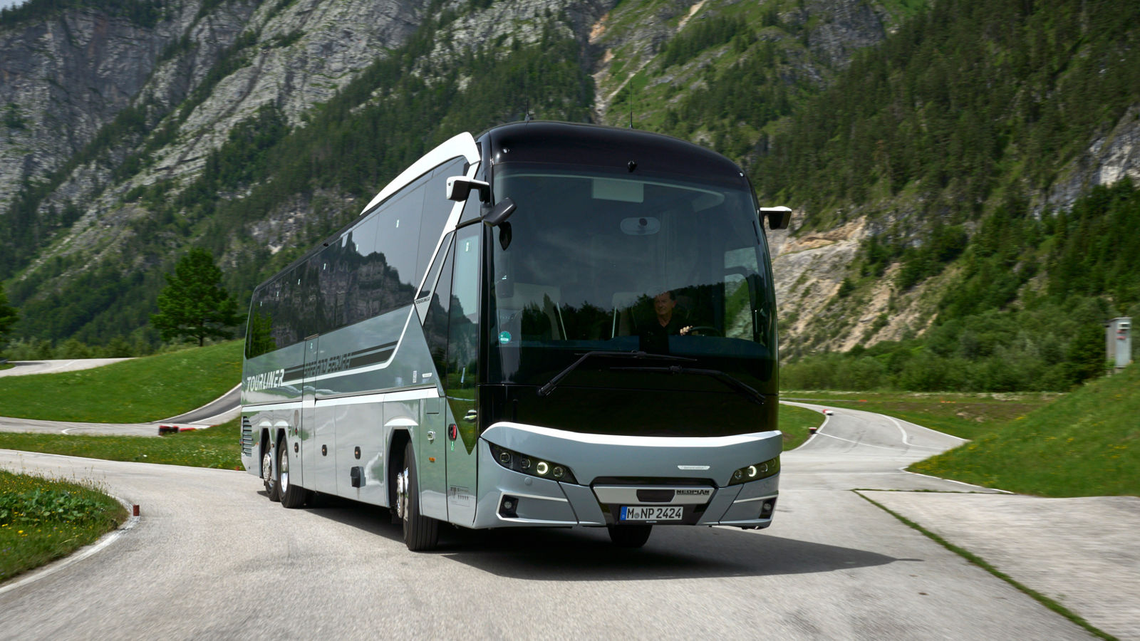 Autocars à Etage 4 Neoplan-Skyliner.jpg