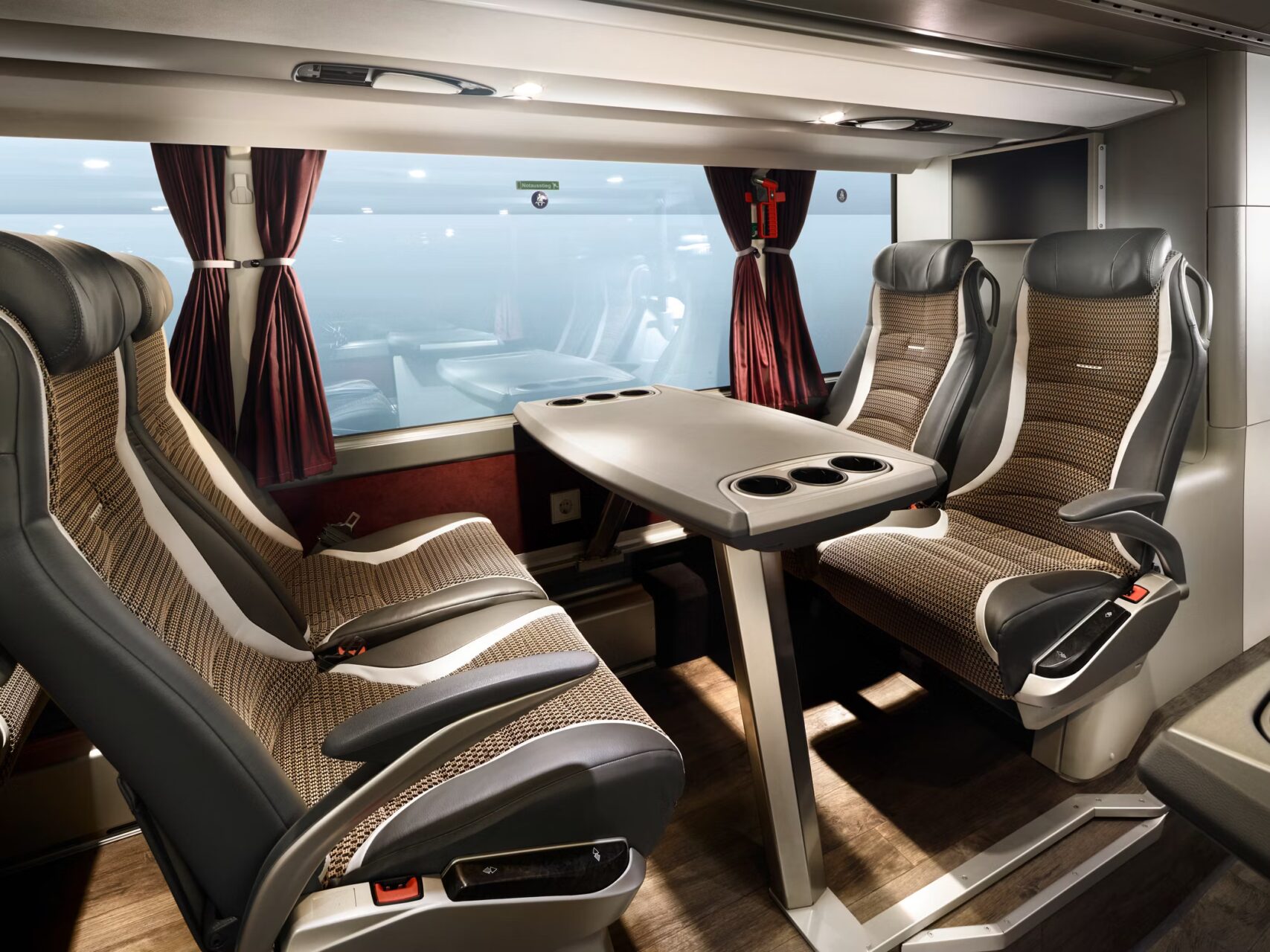 Autocars à Etage 2 Setra-S531-interieur.avif