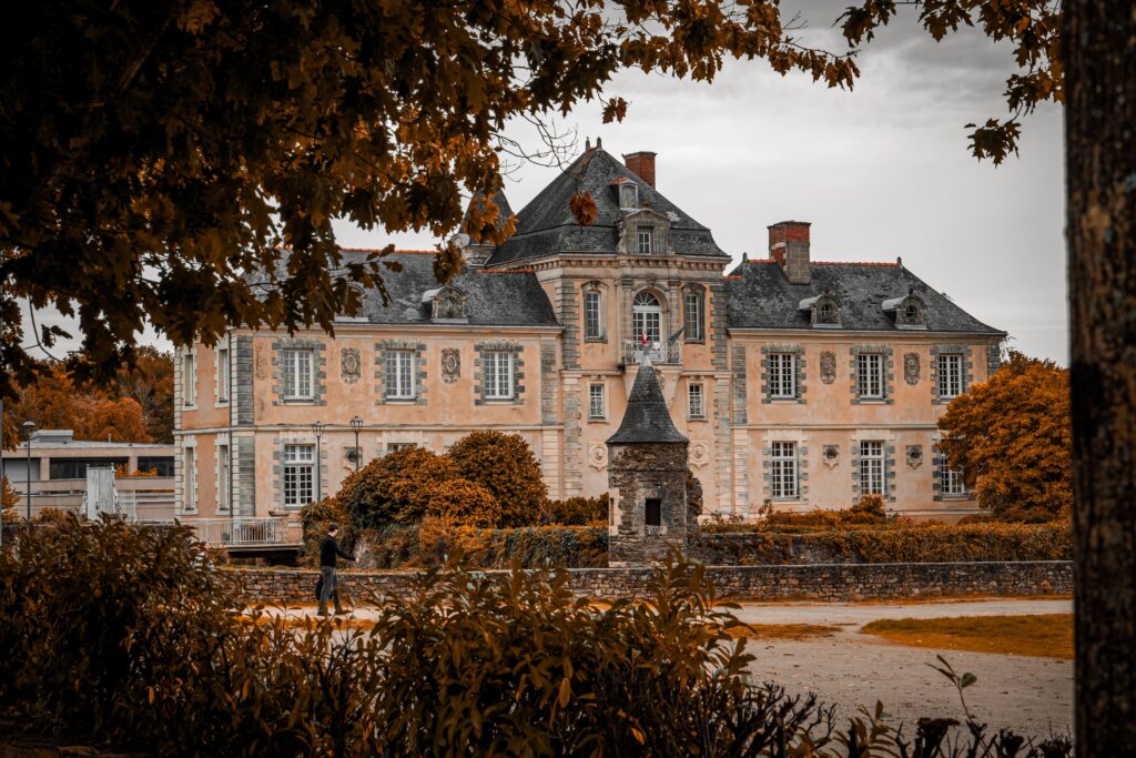 Rennes cobblestones, a château lifestyle, and a red carpet: Organize your wedding reception in Rennes 1 Rennes Castle