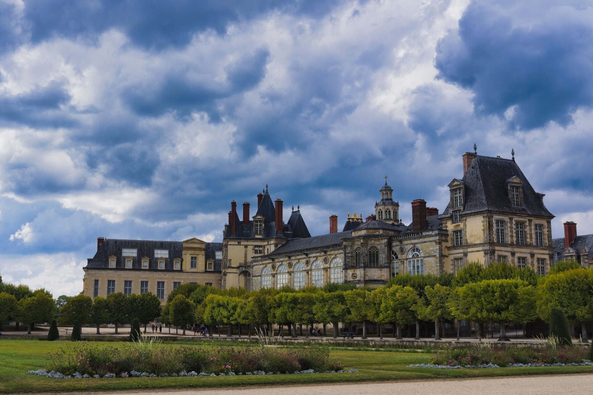 Chateau de Fontainebleau scaled