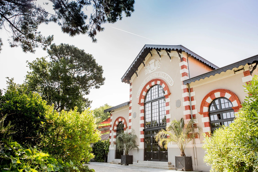 Unite facing the bay: Organize your wedding reception in Arcachon 1 Credit: Hôtel Ville d'Hiver, Arcachon