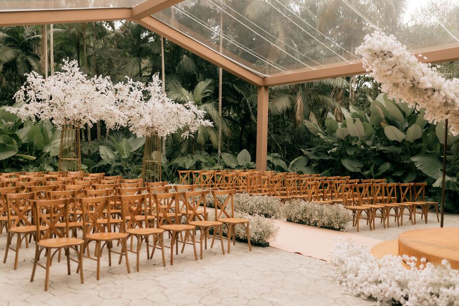 Green Wedding 2027 : Comment organiser un mariage durable, chic et zéro impact ? 5 Green Wedding - Allée de cérémonie